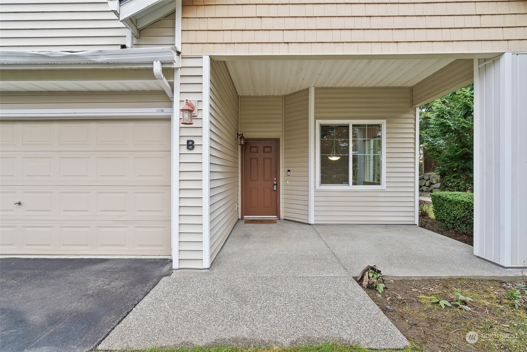 Property Photo:  1210  63rd Street SE B  WA 98092 