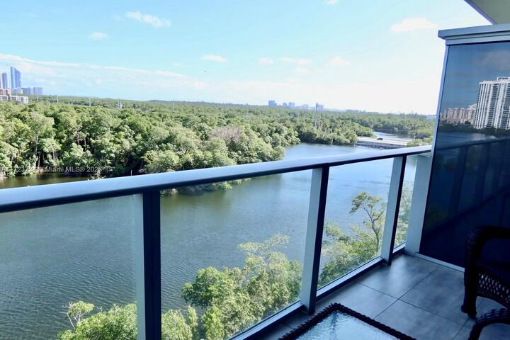 Property Photo: 16385 Biscayne Blvd 718 FL 33160