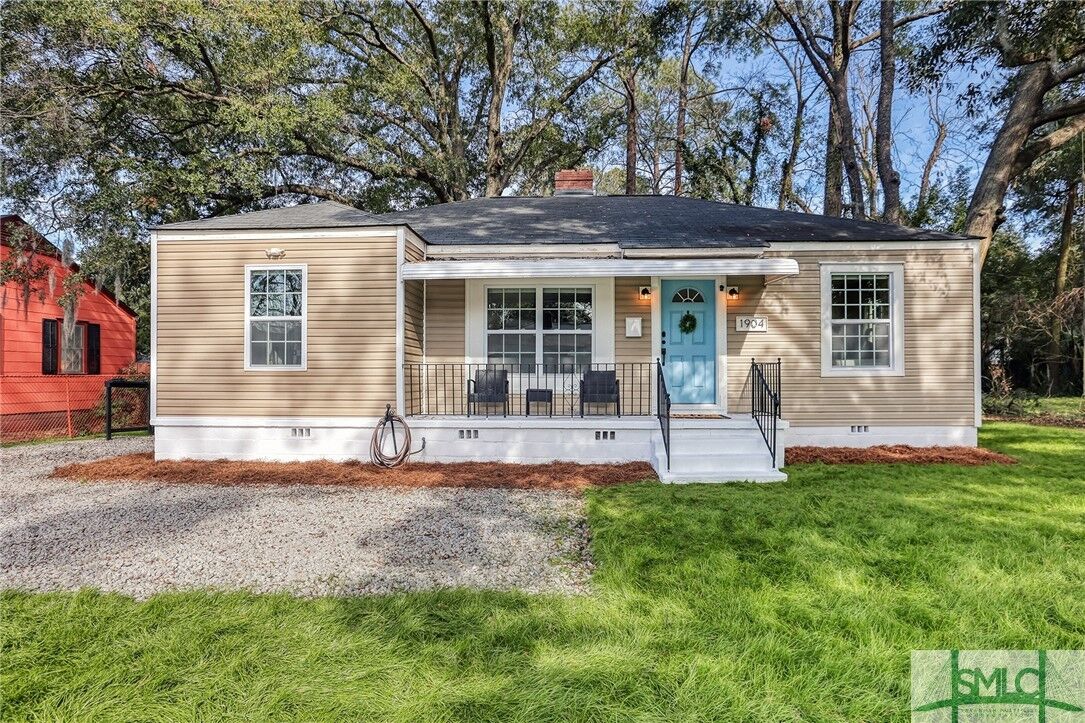 Property Photo: 1904 E Anderson Street GA 31404