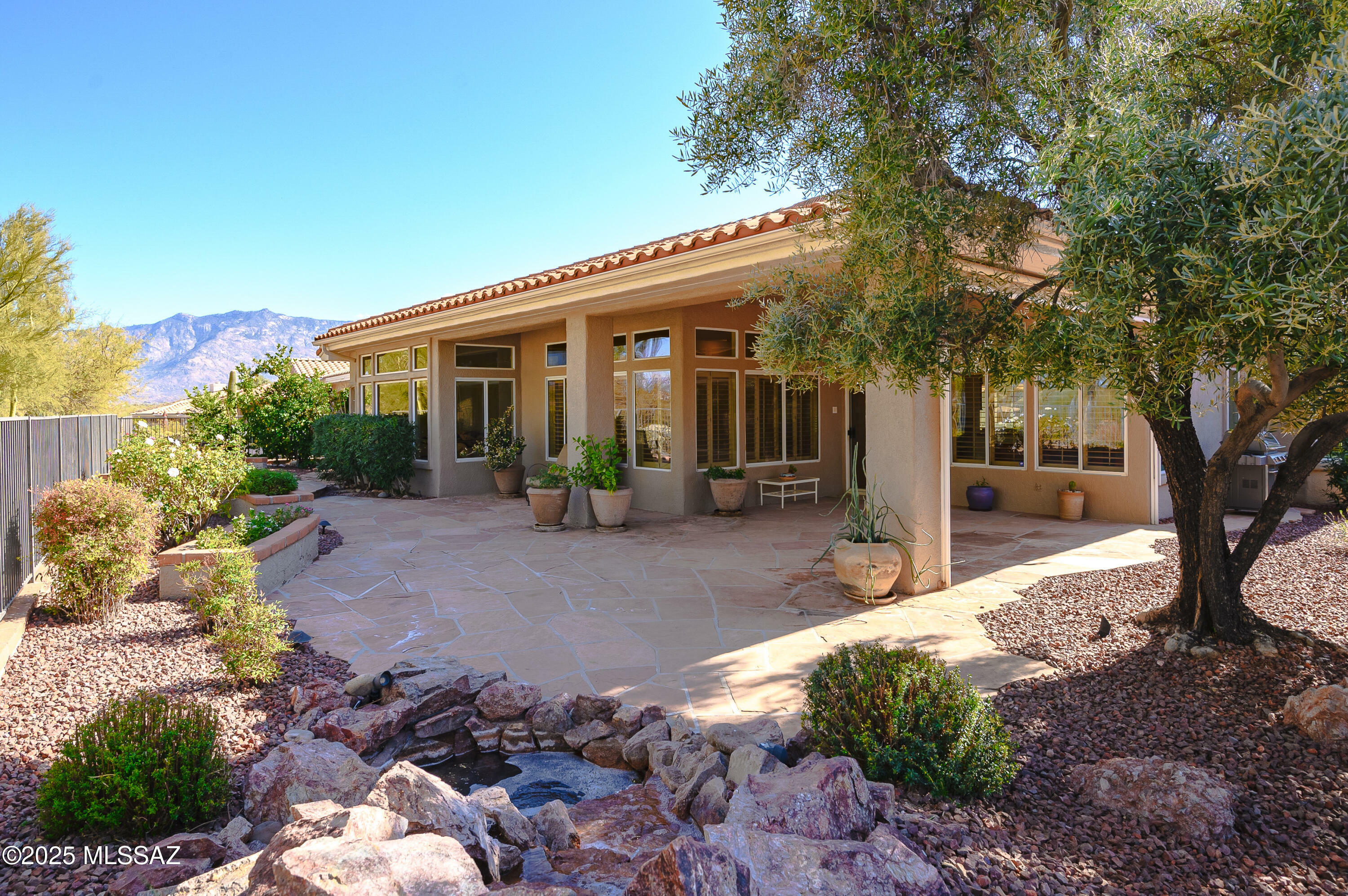 Property Photo: 1845 E Mellow Trail AZ 85755