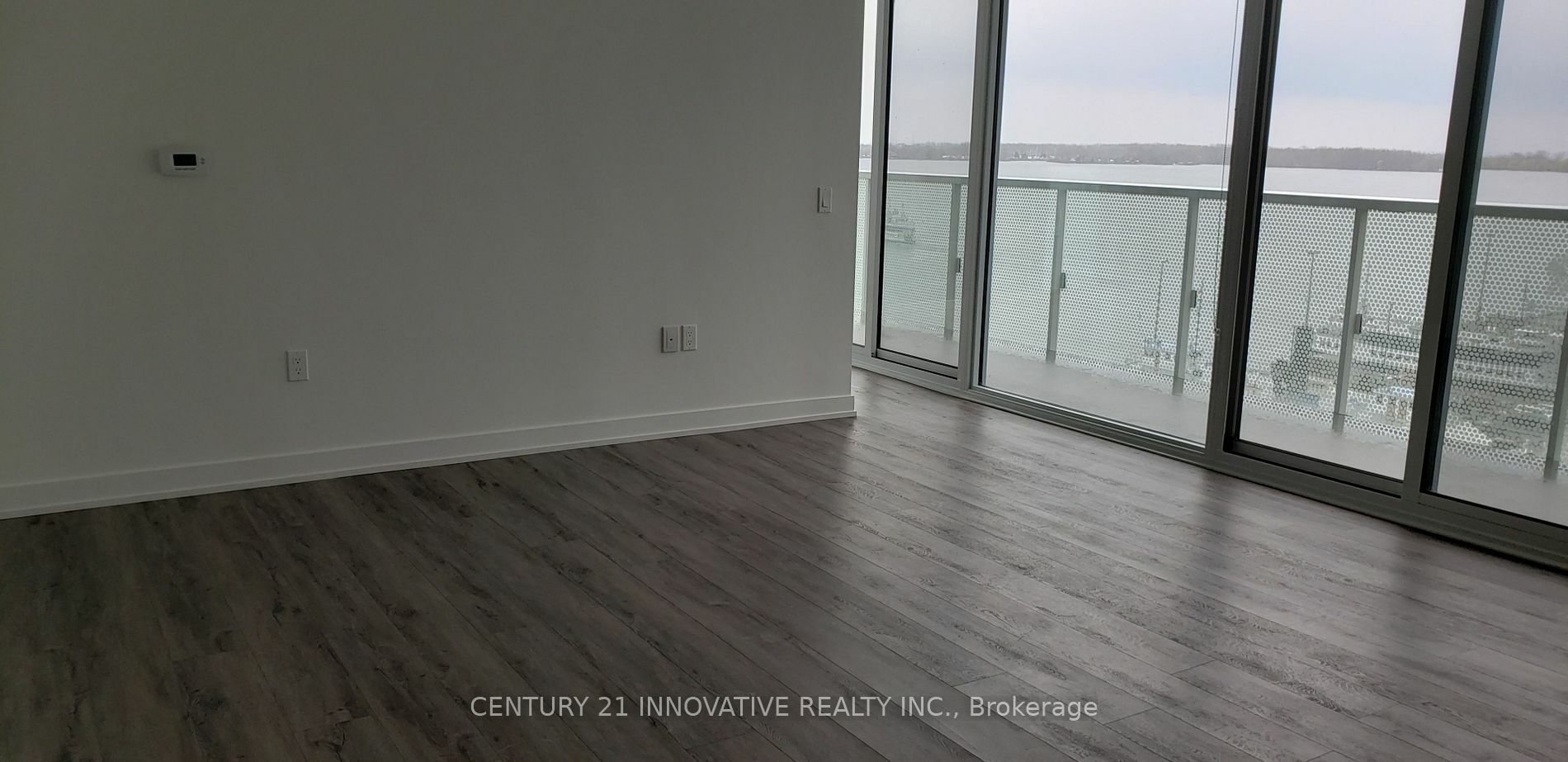 Property Photo:  15 Queens Quay E 911  ON M5E 0A4 