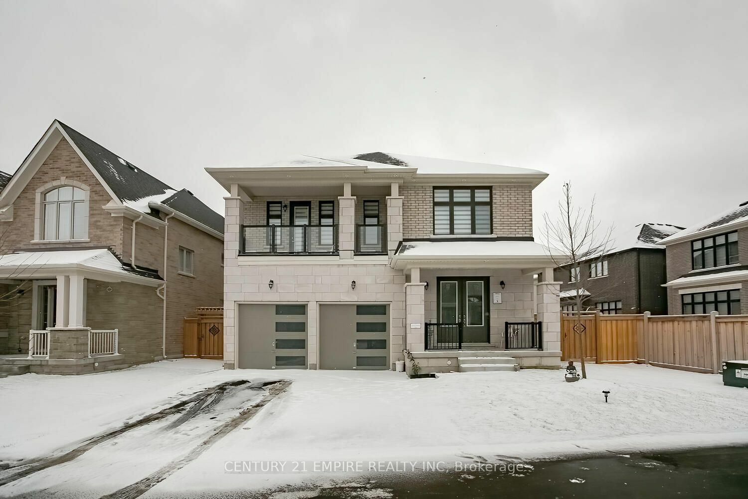 Property Photo:  26 Joiner Circle Circ  ON L4A 1M2 