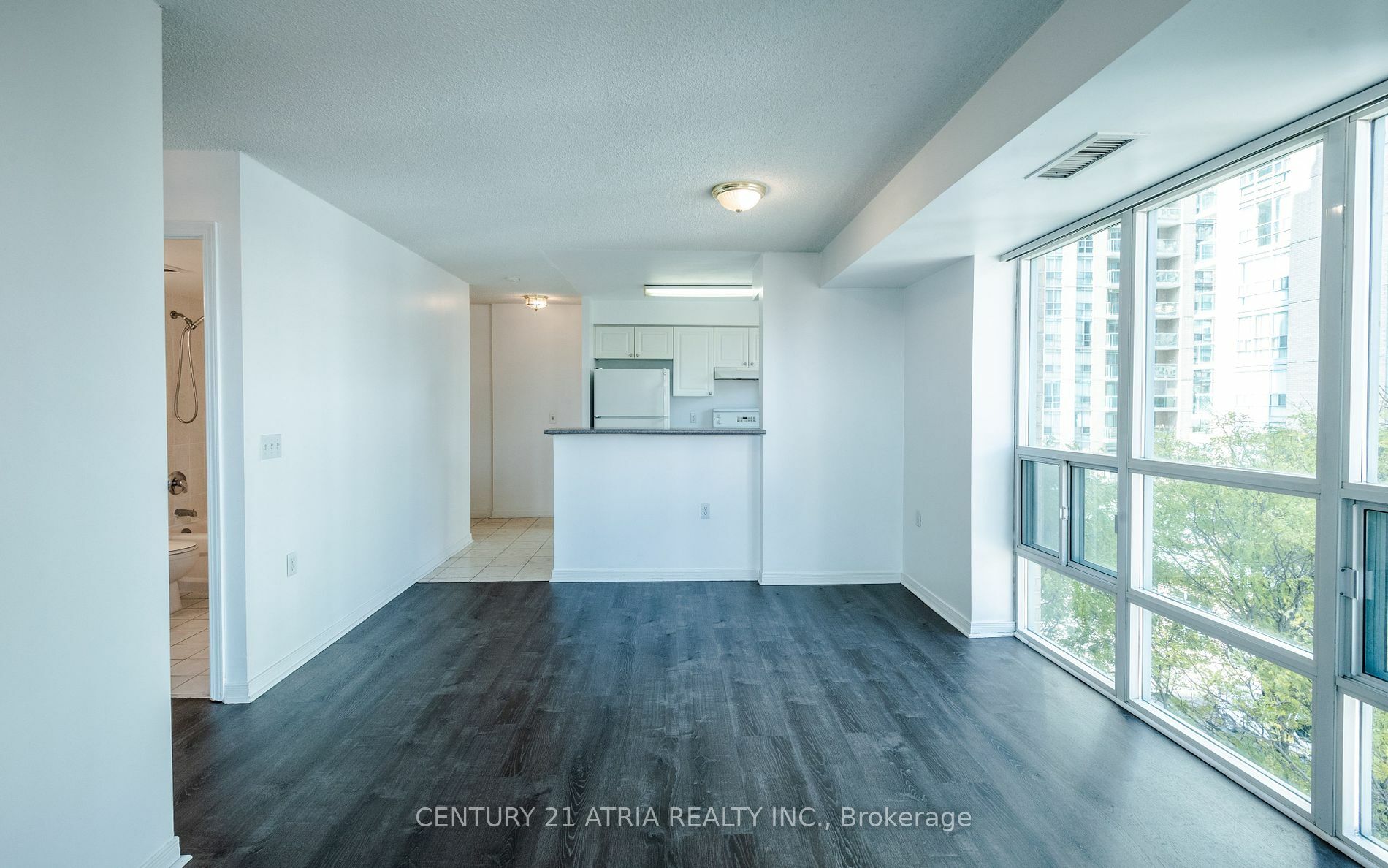 Property Photo: 28 Olive Avenue 611 ON M2N 7E6