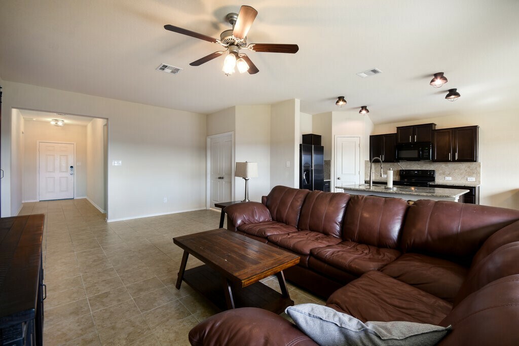 Property Photo:  1112 Hillrose Drive  TX 78641 