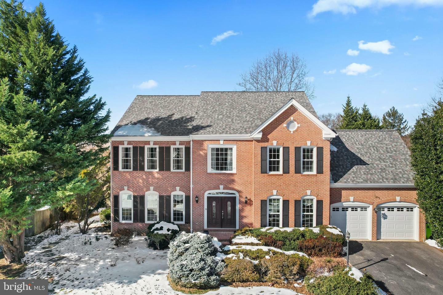 Property Photo: 4710 Leighfield Valley Drive VA 20151