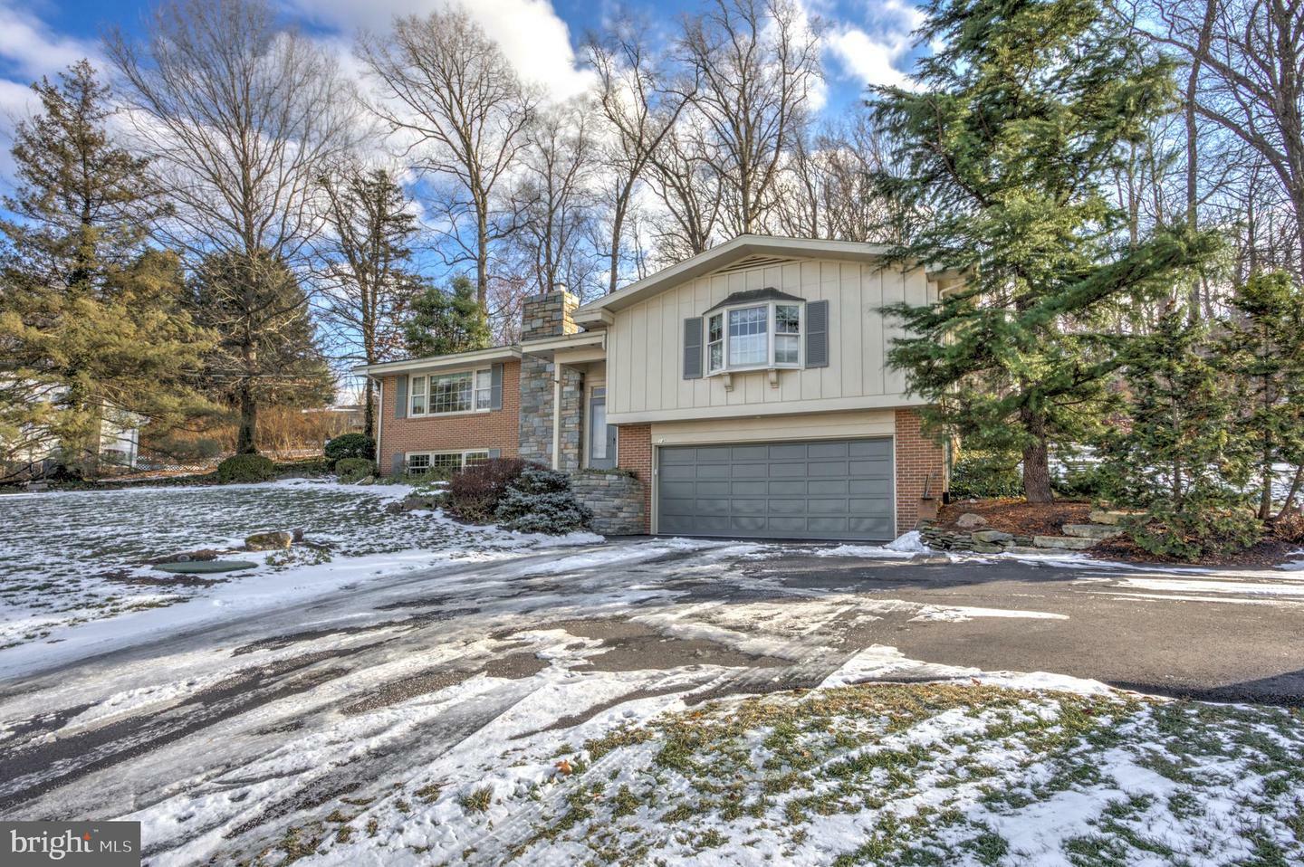 Property Photo:  140 Edgewood Drive  PA 17557 