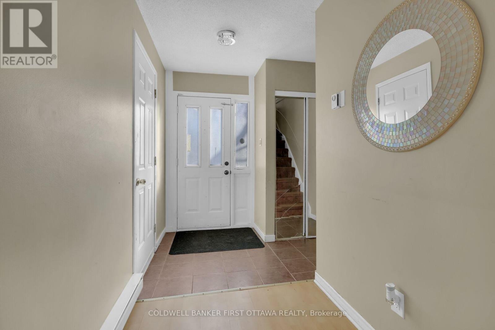 Property Photo:  3323 Hogarth Avenue  ON K1T 1S6 