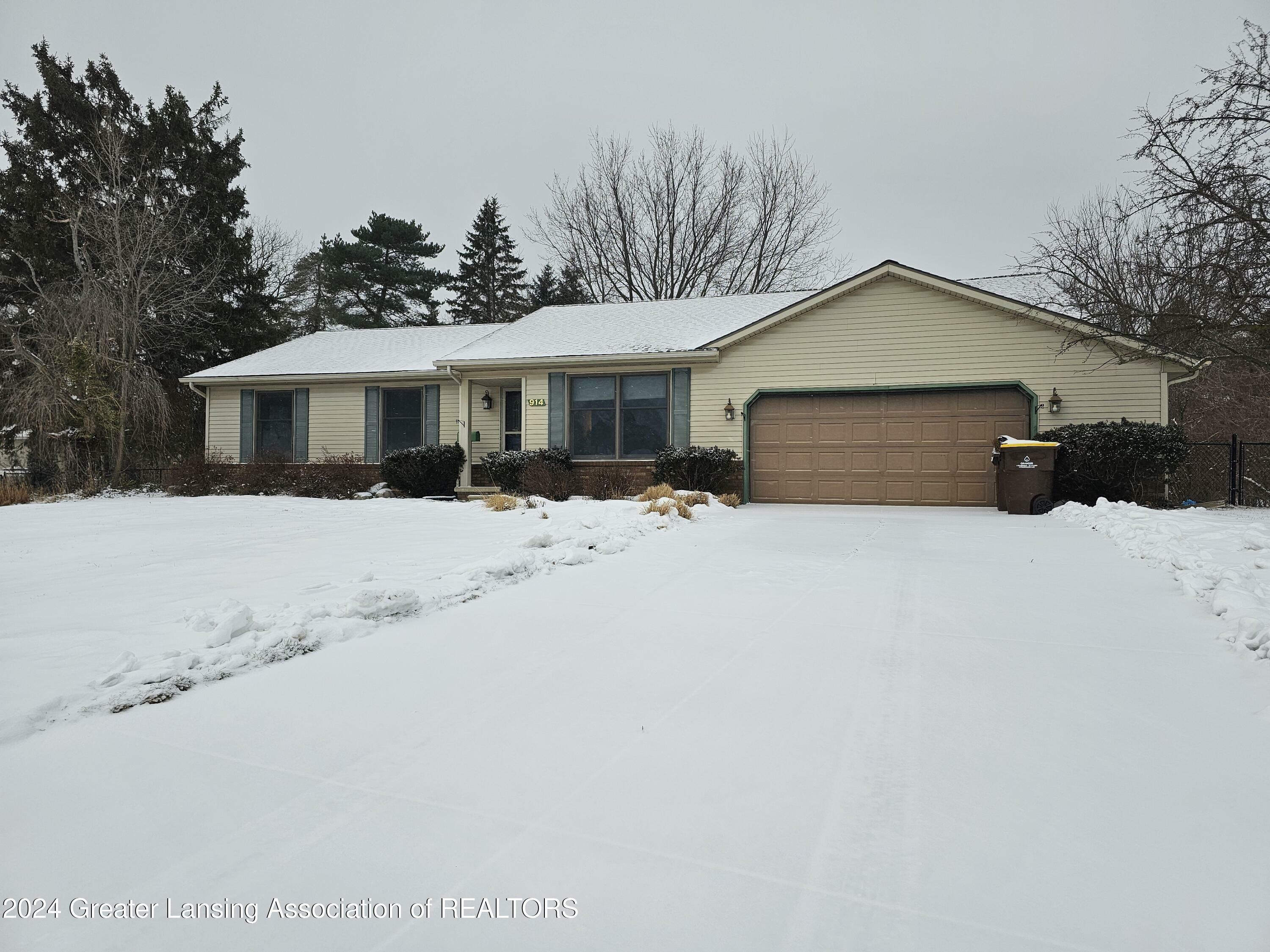 Property Photo:  914 Morton Road  MI 48837 