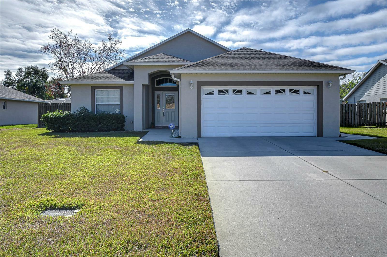 Property Photo:  6932 Oakcrest Way  FL 33542 