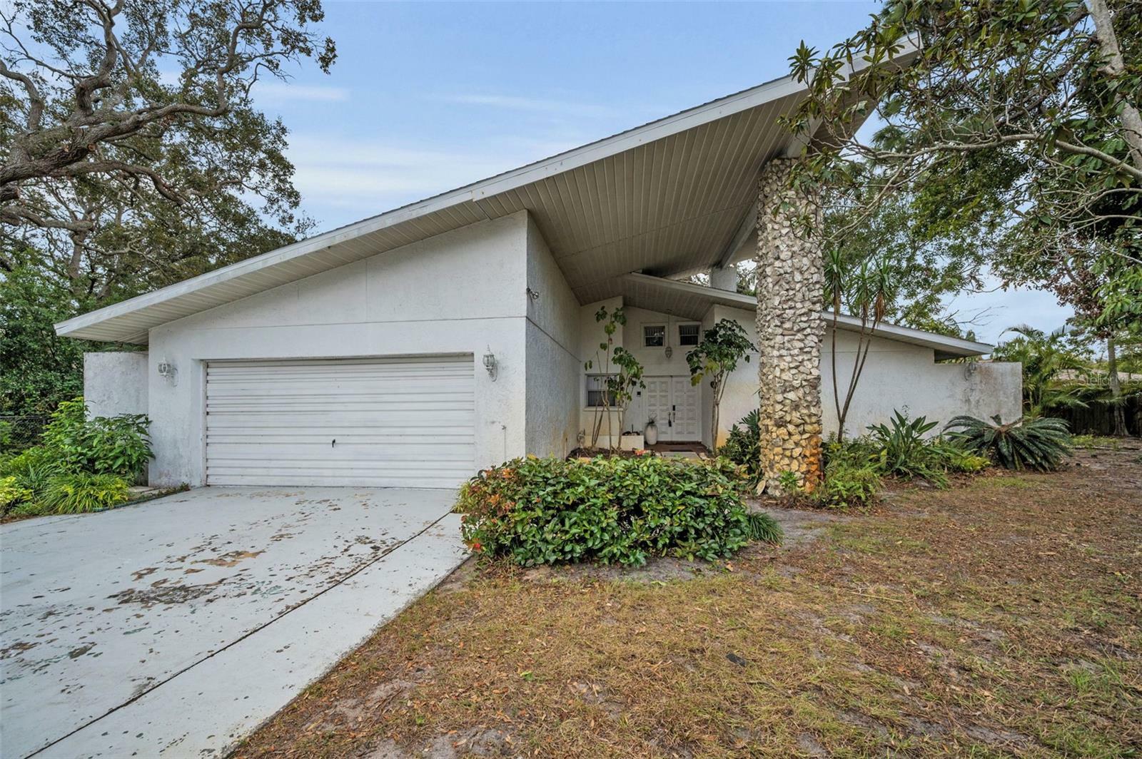 Property Photo:  419 Wayfarer Court  FL 34689 