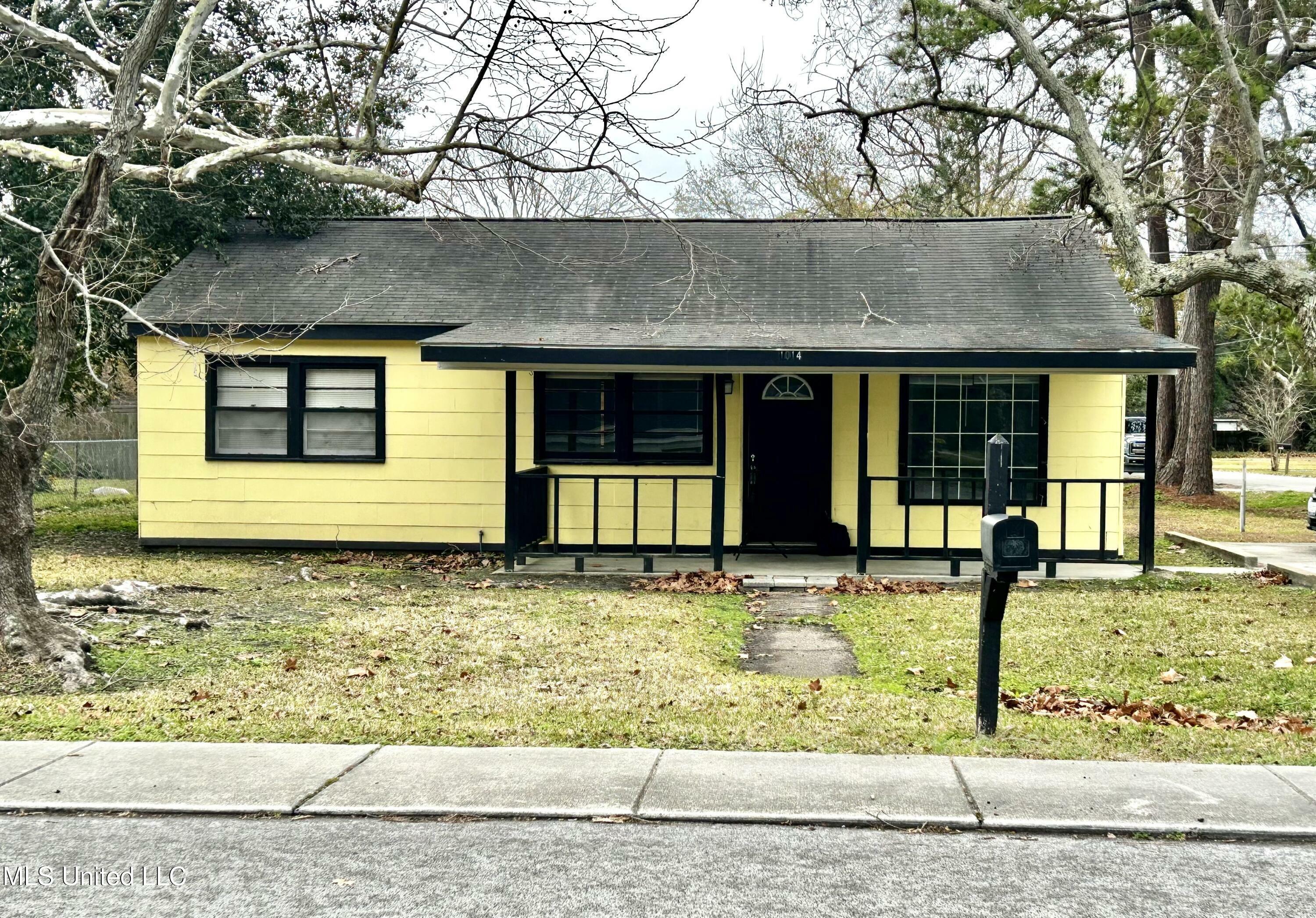 Property Photo: 1014 13th Street MS 39567
