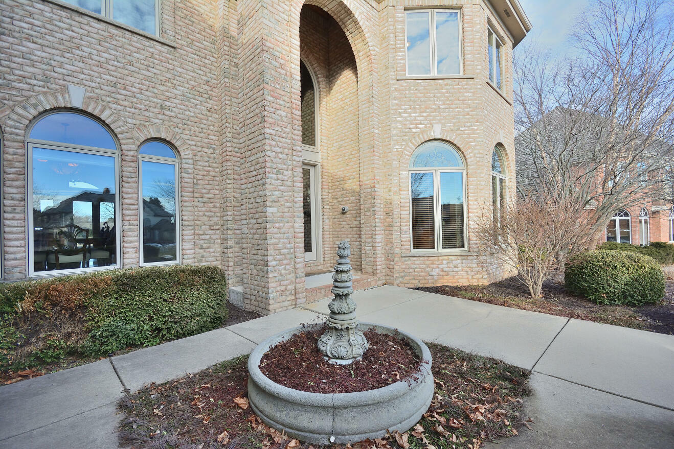 Property Photo:  915 N Evergreen Cir  WI 53029 