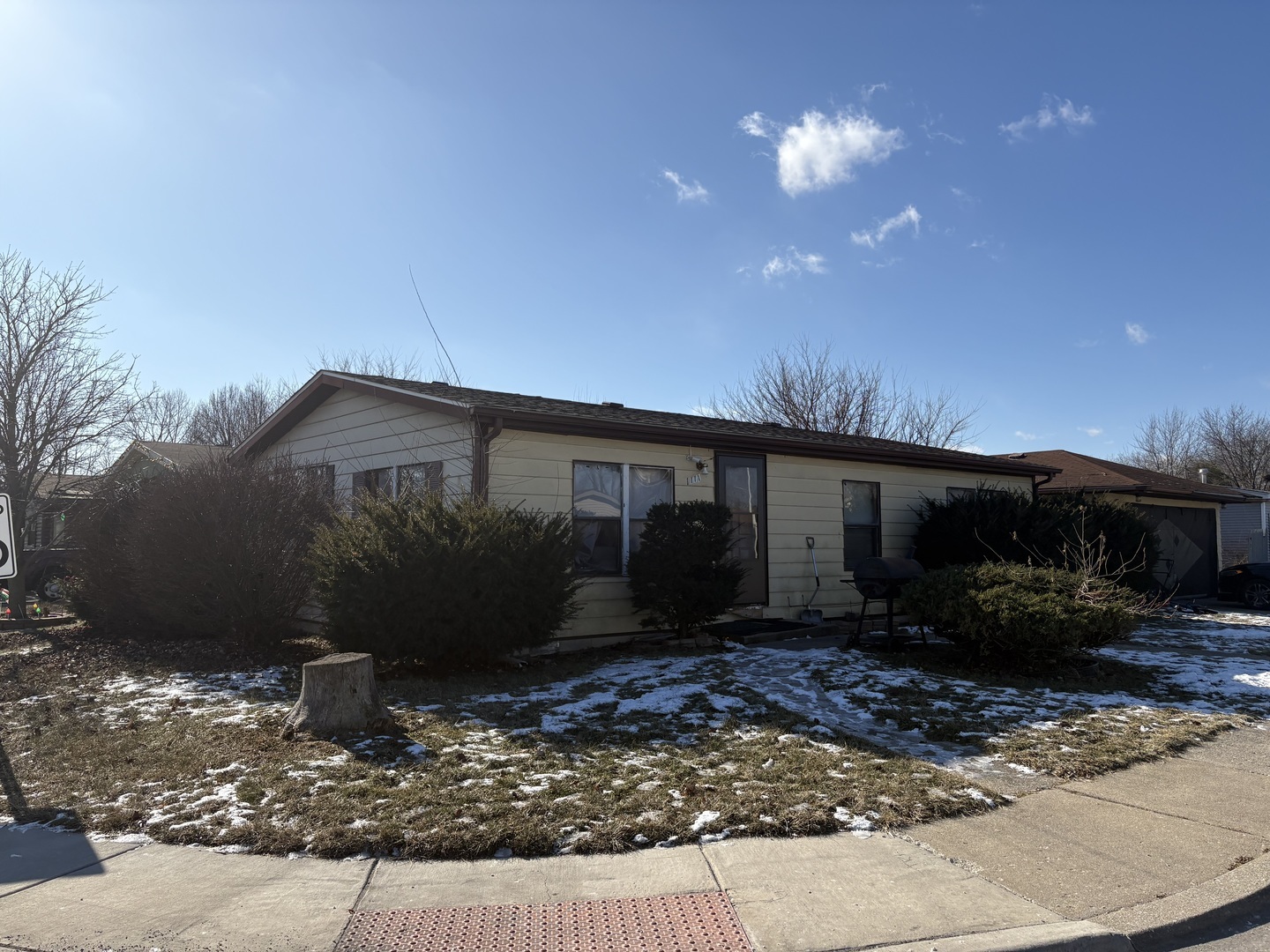 Property Photo:  1111 Barry Lane  IL 60411 