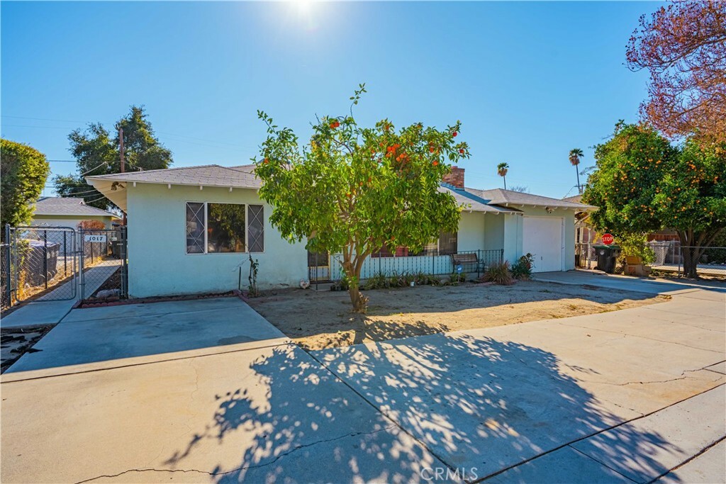 Property Photo:  1015 E Oakland Avenue  CA 92543 