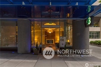 Property Photo:  737  Olive Way 2808  WA 98101 