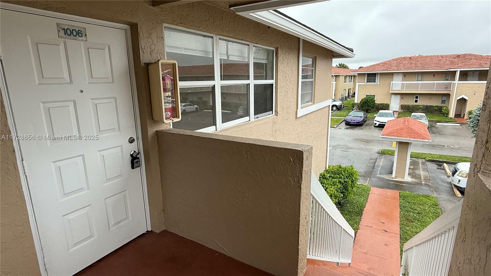 Property Photo:  1006 Twin Lakes Dr 20-E  FL 33071 