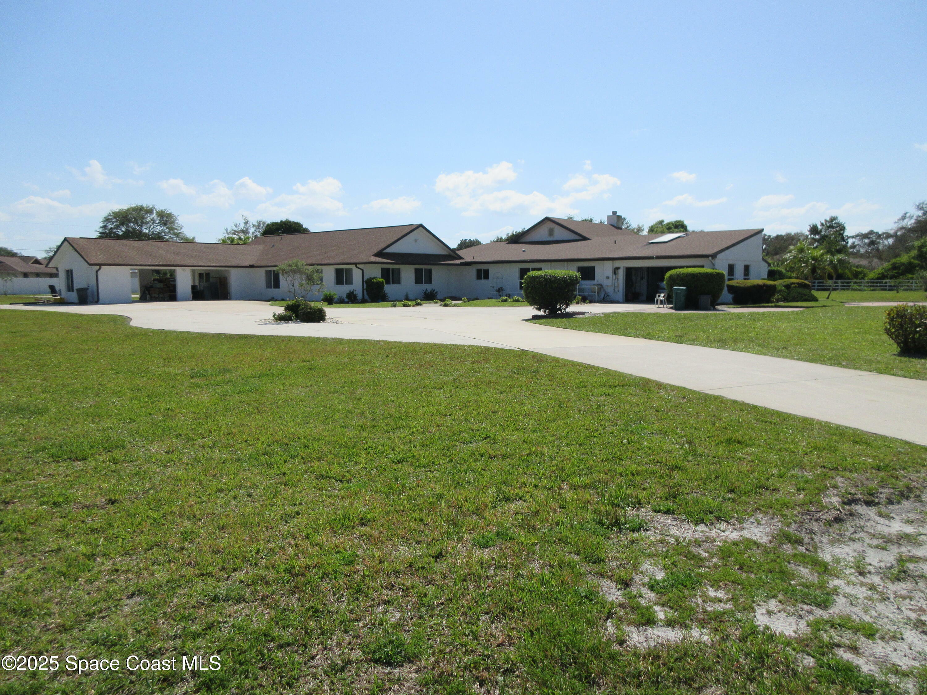 Property Photo:  1815 Villa Espana Trail  FL 32935 