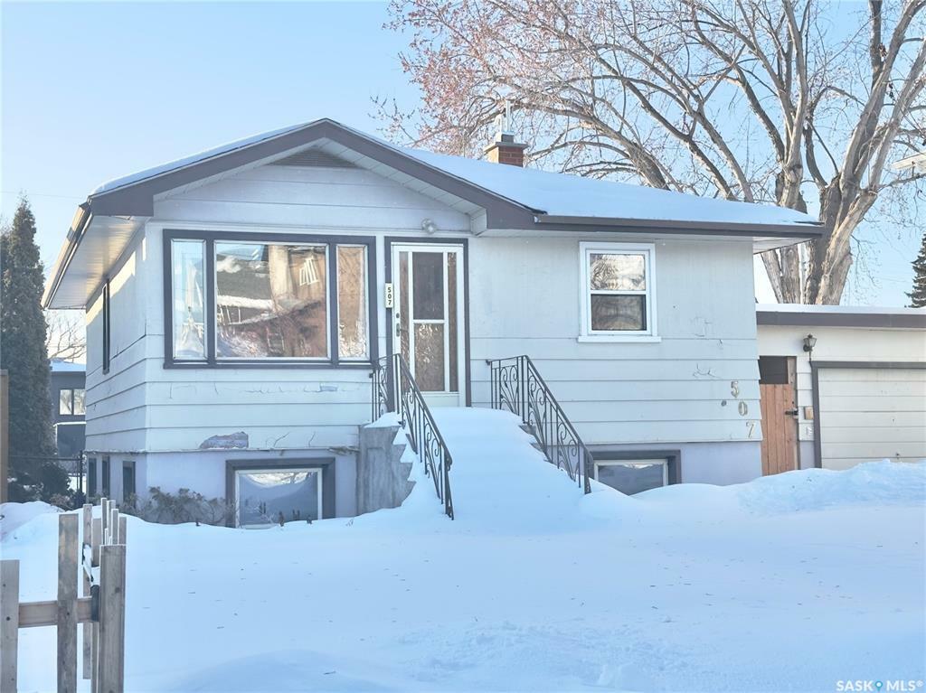 Property Photo:  507 Empress Street  SK S7K 0Y2 