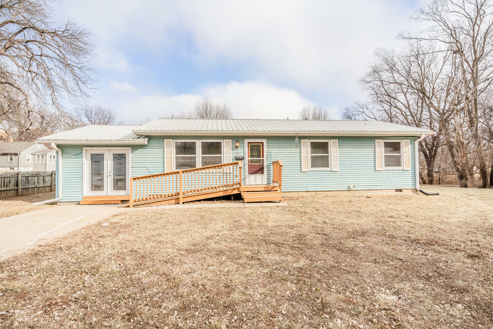 Property Photo:  209 S Grove  Street  IA 51534 