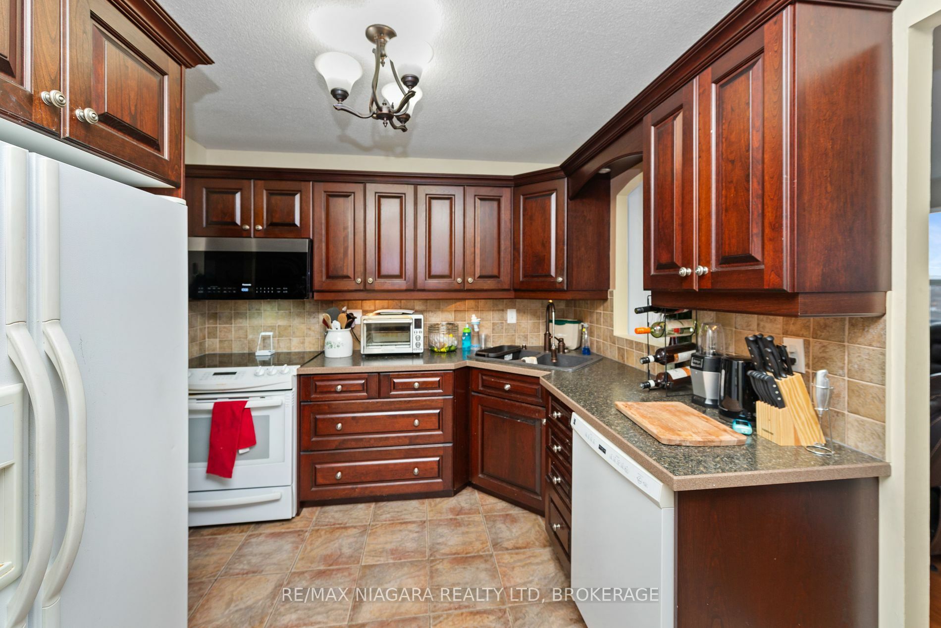 Property Photo:  504 - 7 Gale Cres  ON L2R 7M8 