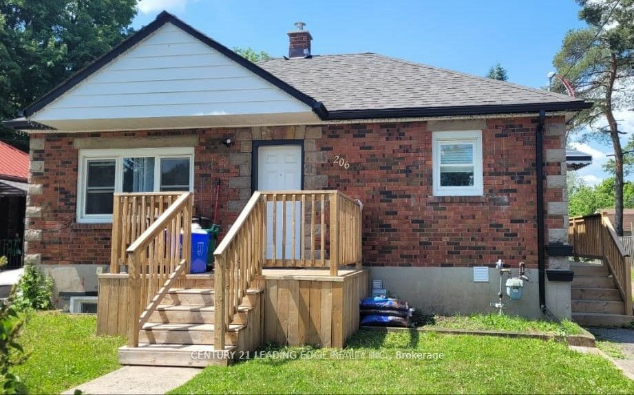 Property Photo:  206 Innisfil St Upper  ON L4N 3H7 