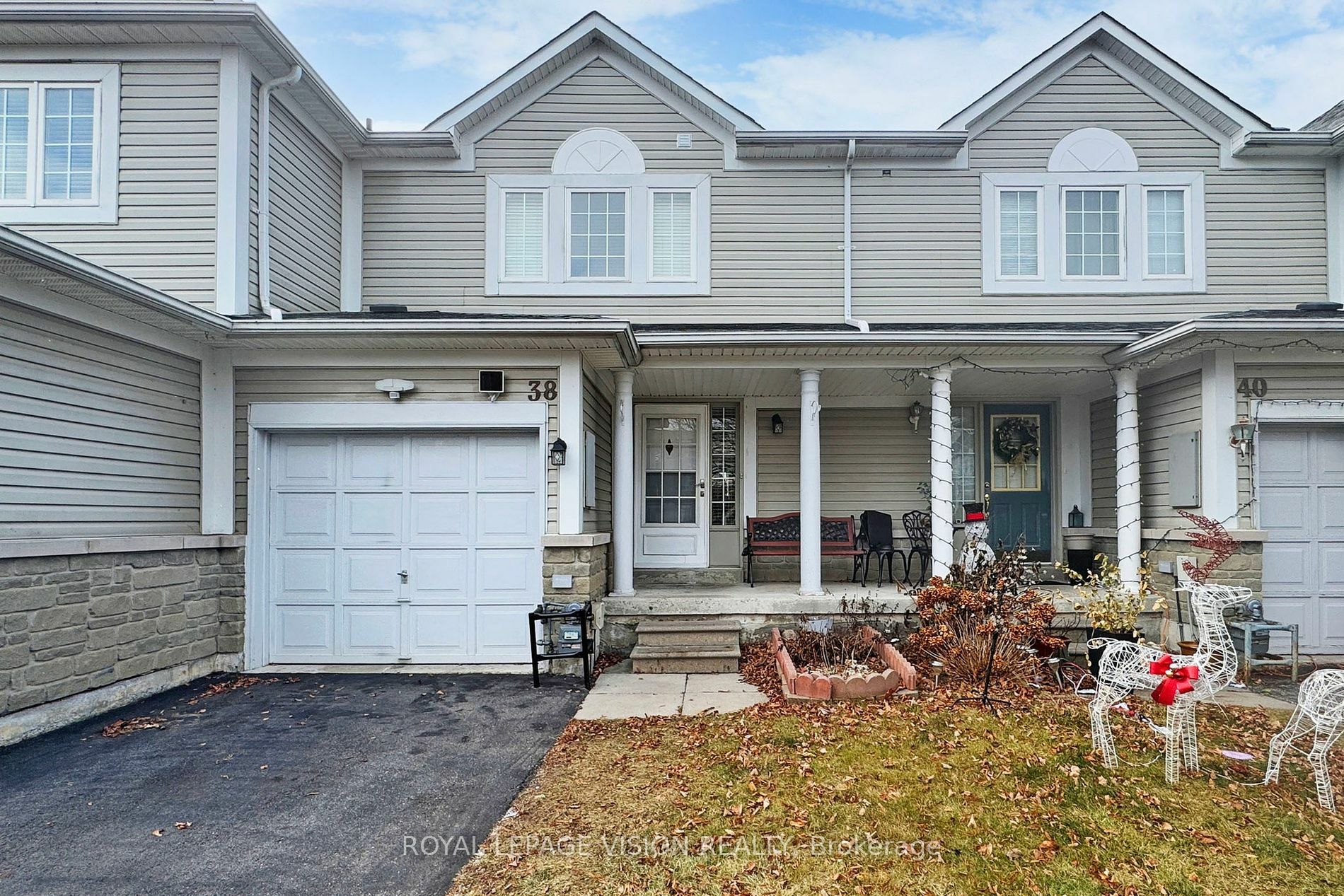 Property Photo:  38 Eastport Dr  ON M1C 5C4 