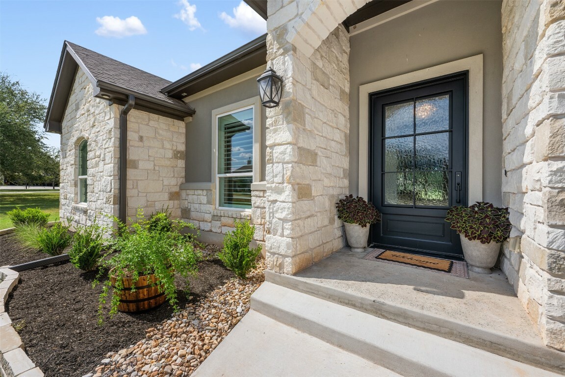Property Photo: 210 Miranda Way TX 78633