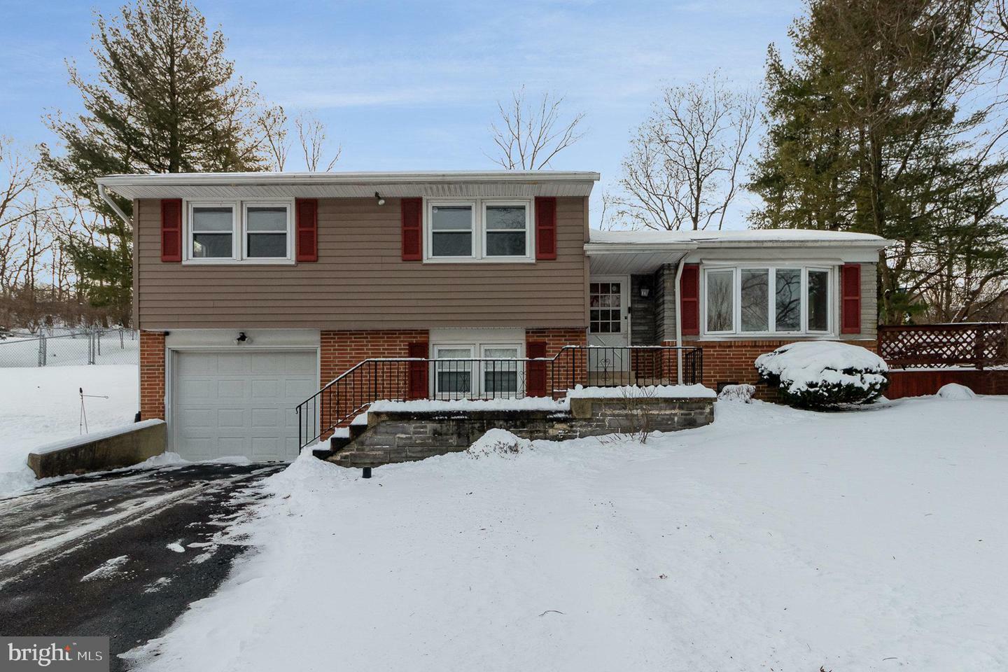 Property Photo:  312 Hillside Road  PA 17022 