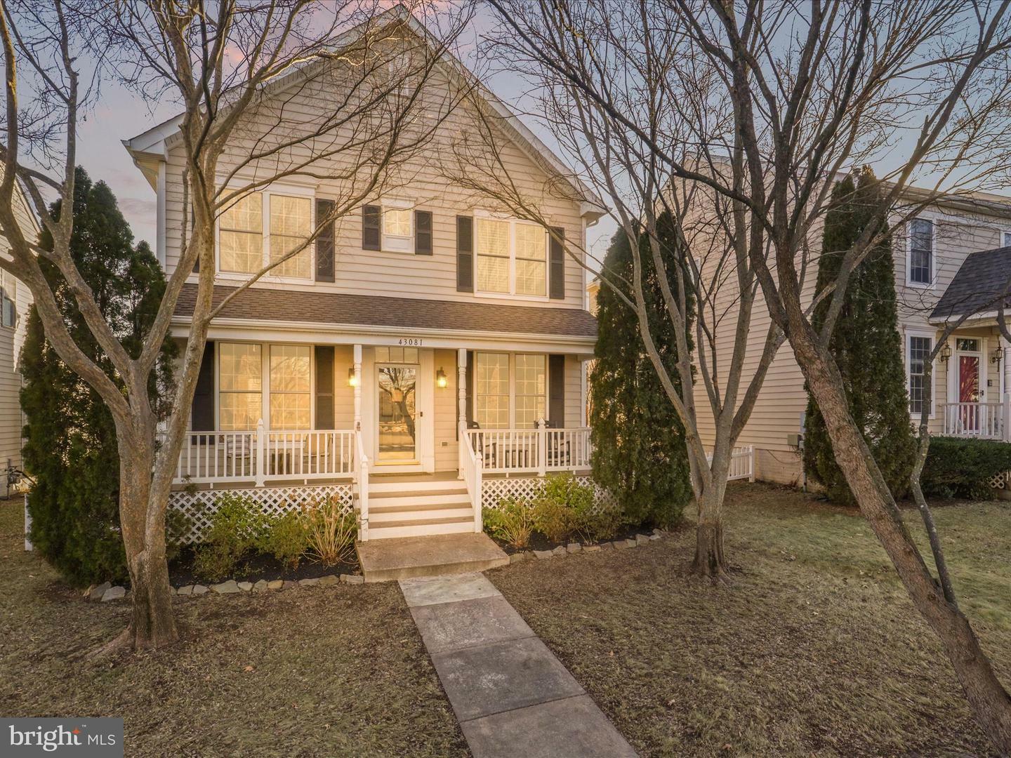 Property Photo:  43081 Edgewater Street  VA 20152 