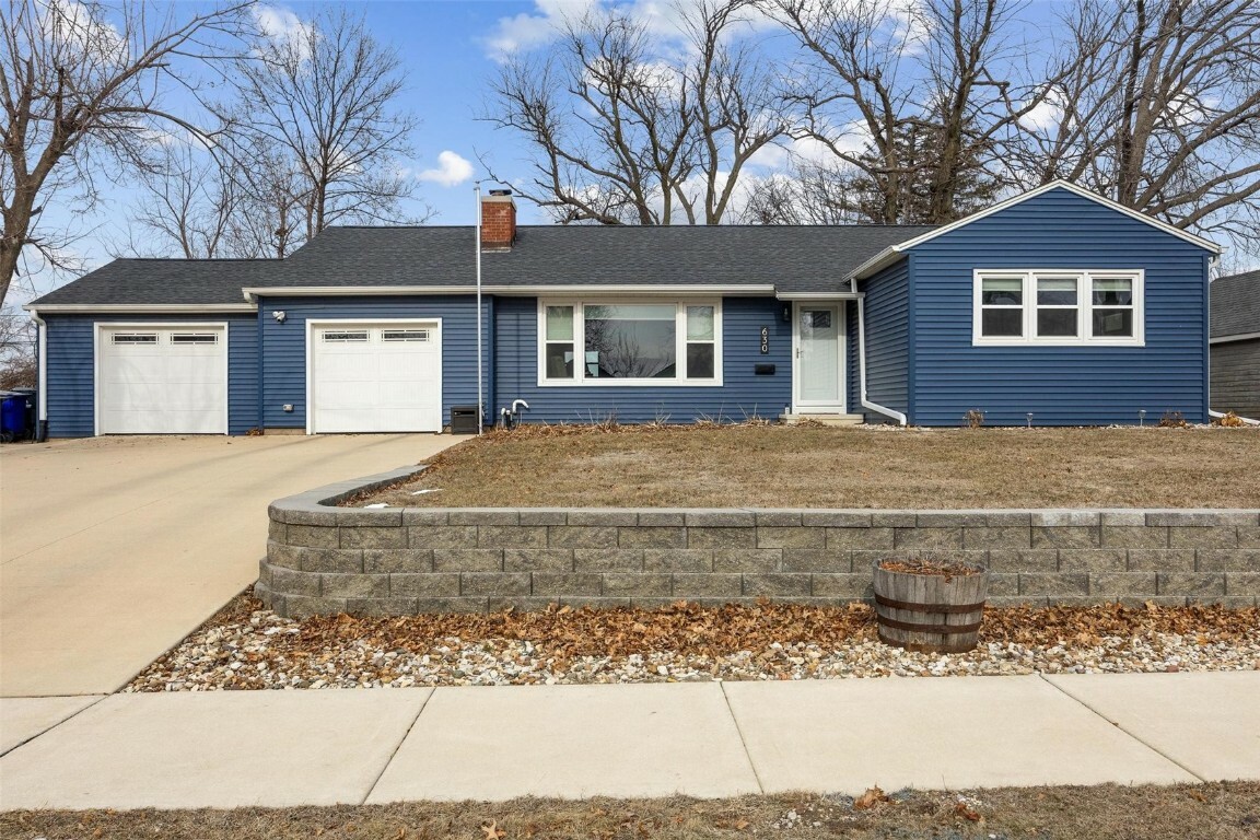 Property Photo:  630 34th Street NE  IA 52402 