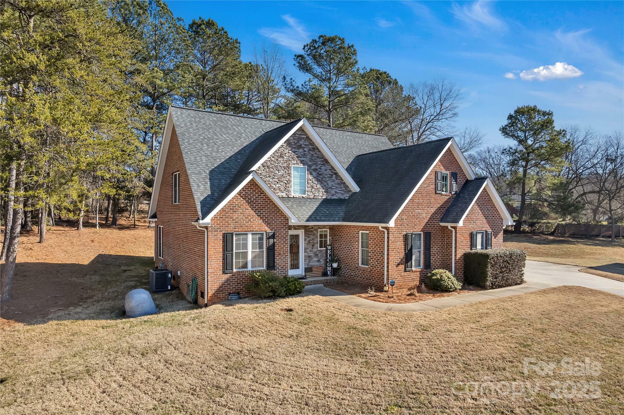 Property Photo:  305 Goldfinch Court  NC 28150 