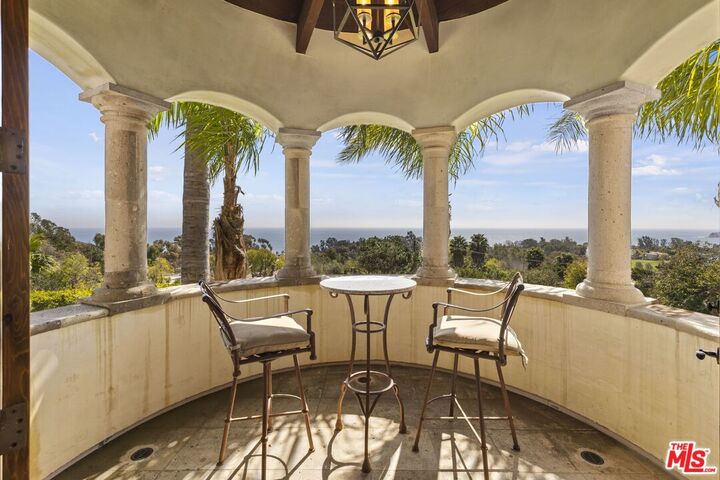 Property Photo:  27364 Winding Way  CA 90265 