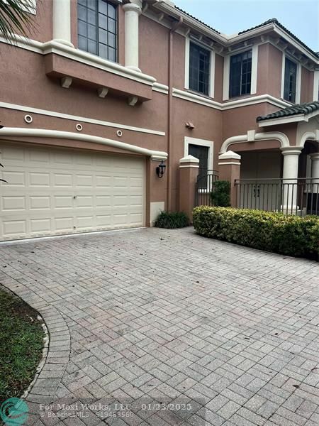 Property Photo:  2884 Kinsington Cir 2884  FL 33332 