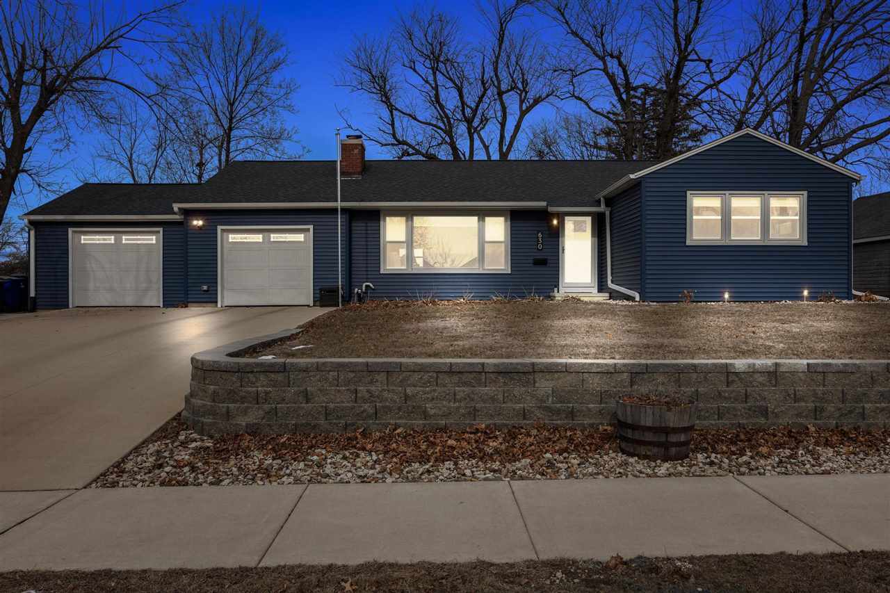 Property Photo:  630 34th St NE  IA 52402 