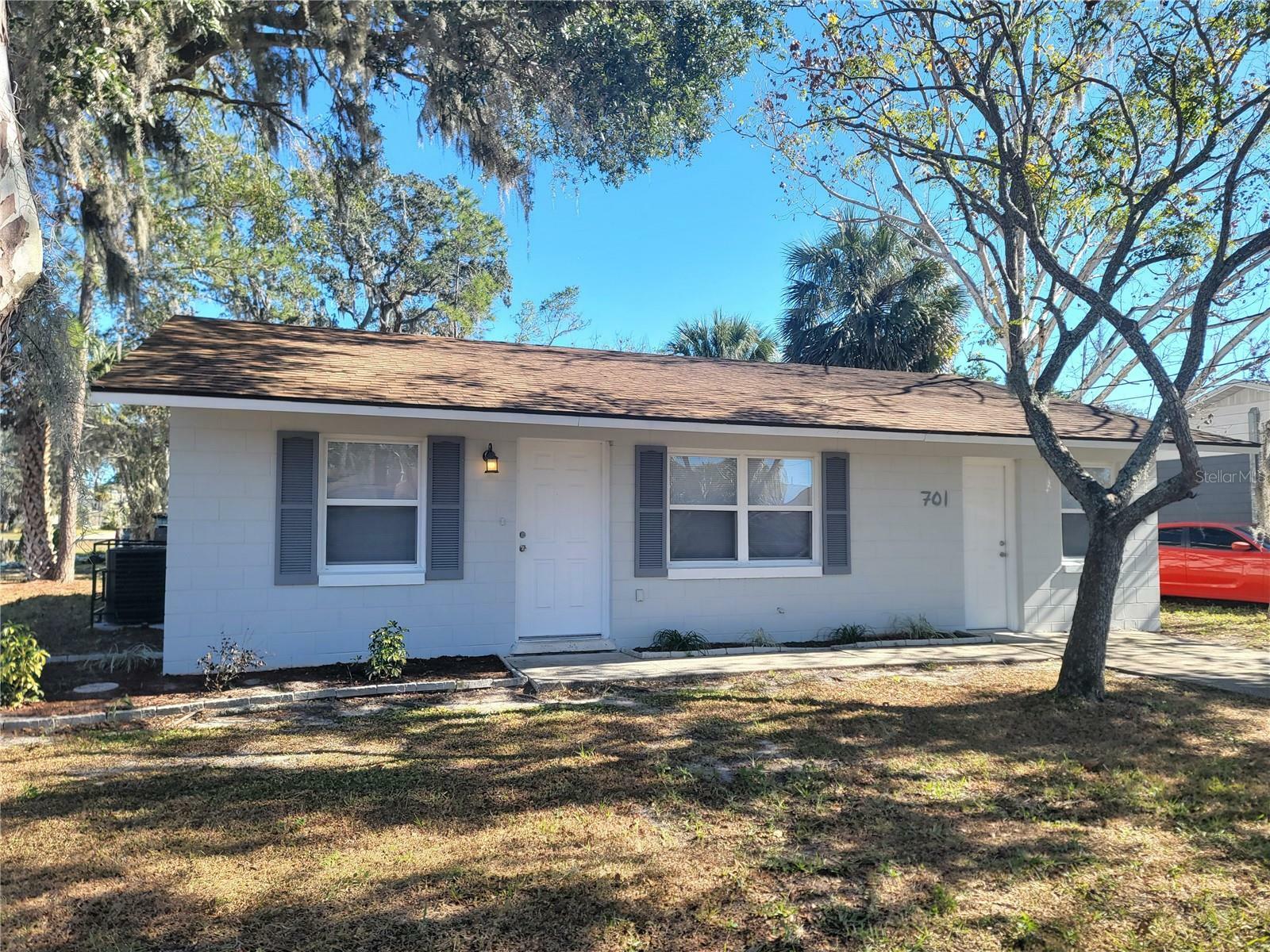 Property Photo: 701 Titcomb Street FL 32726