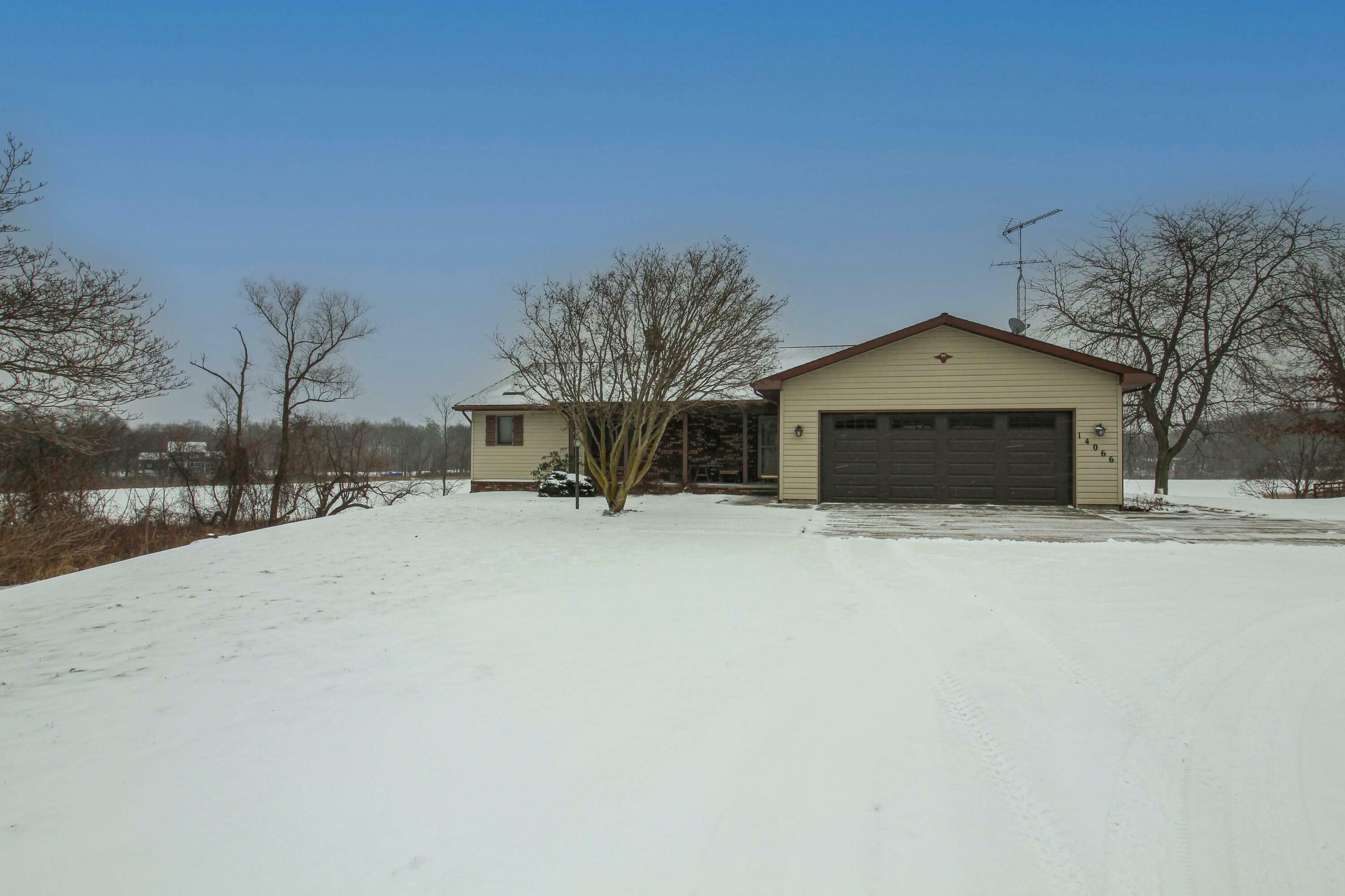 Property Photo:  14066 Mohney Lake Road  MI 49093 