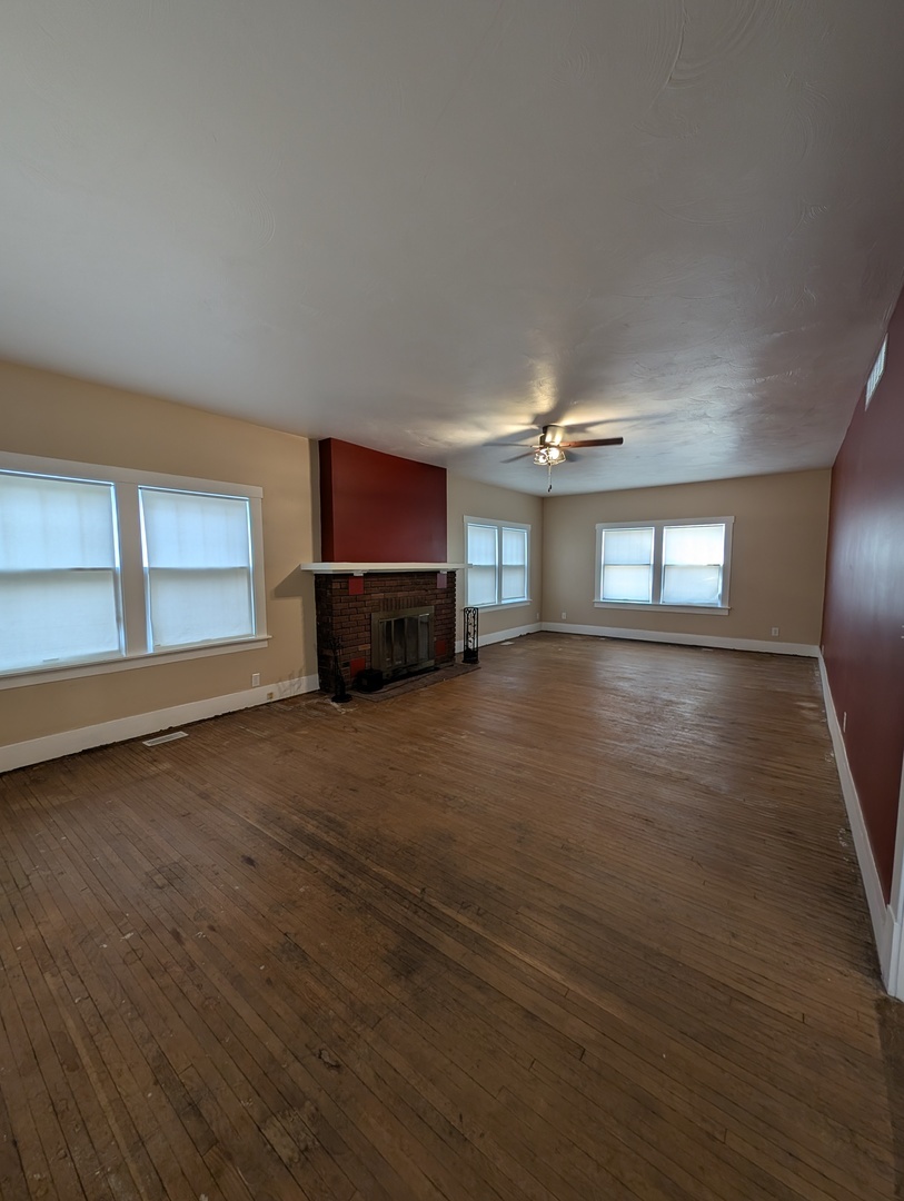 Property Photo:  315 S Elm Street  IL 61727 