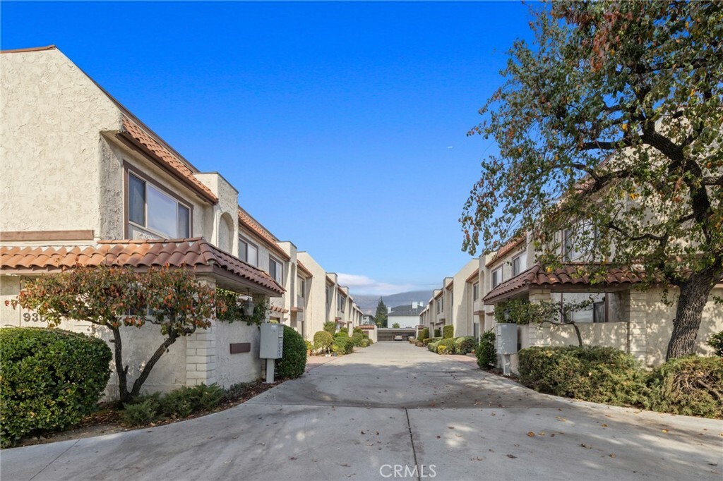 Property Photo:  935 W Duarte Road 8  CA 91007 