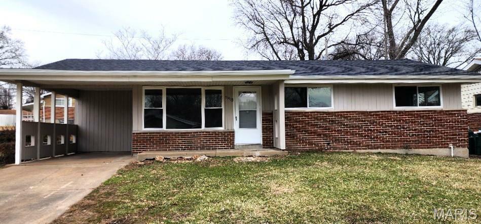 Property Photo: 9815 Portage Drive MO 63136