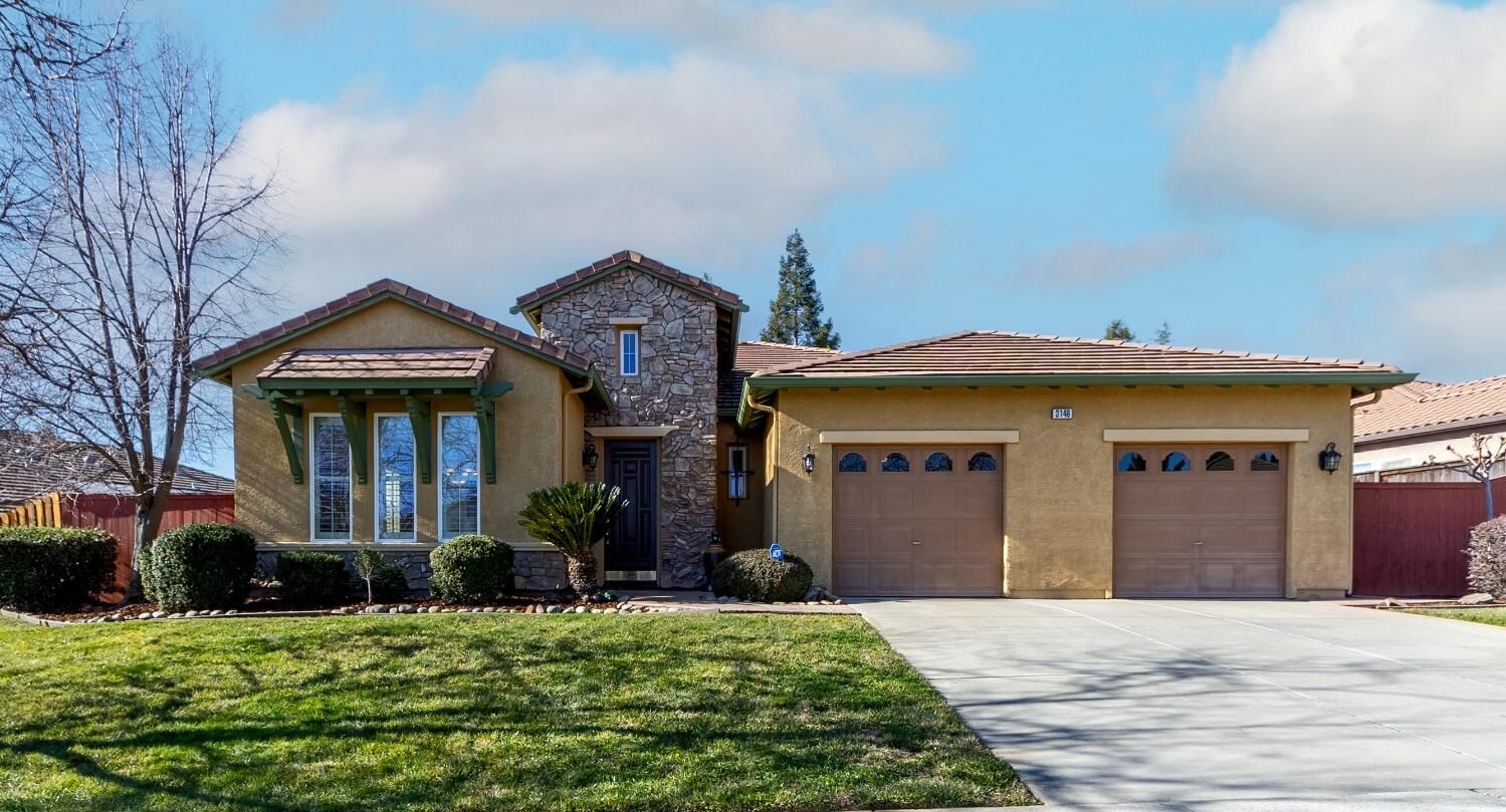 Property Photo: 3146 Montrose Way CA 95762