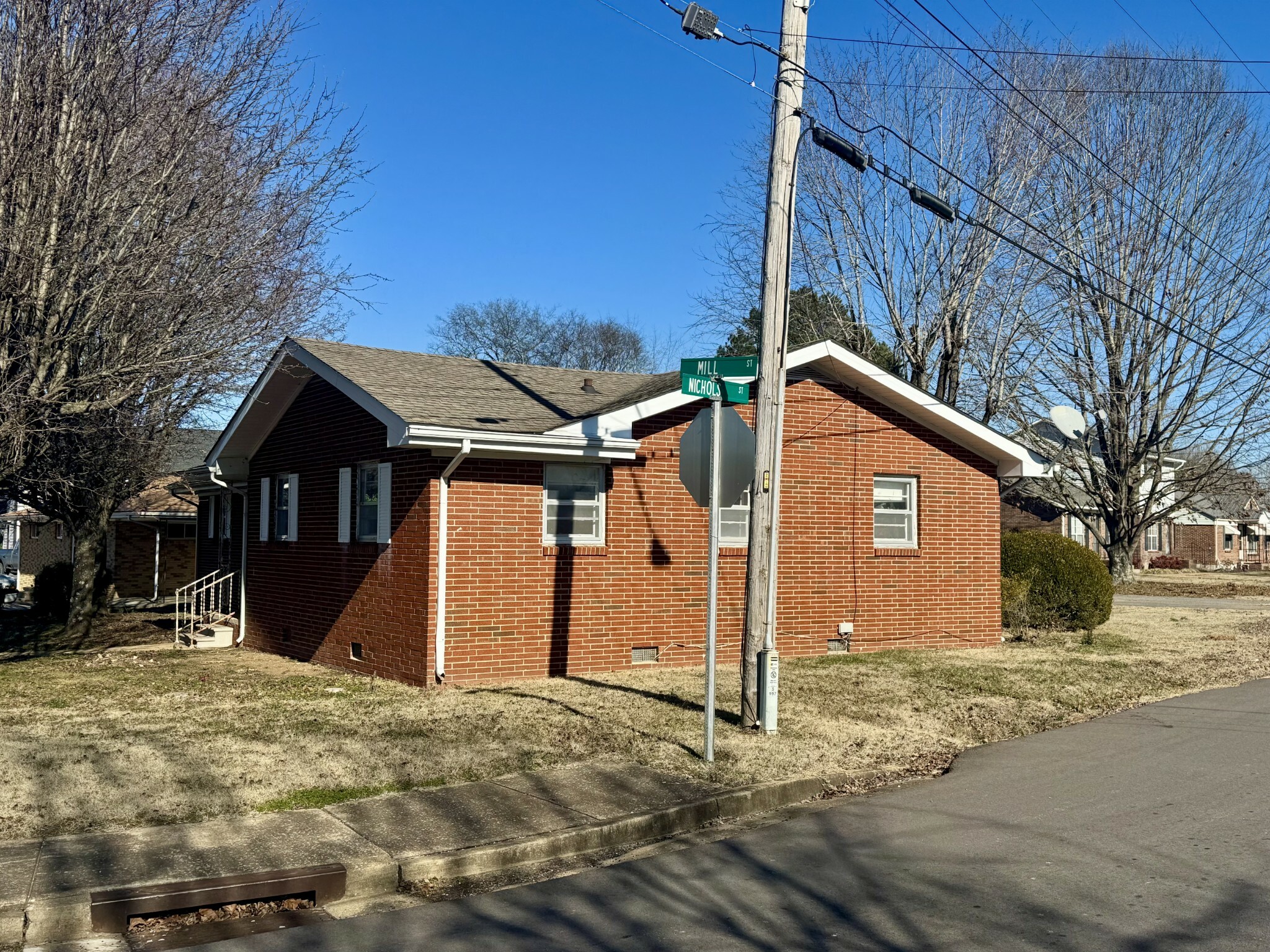 Property Photo:  999 Mill St  TN 38478 