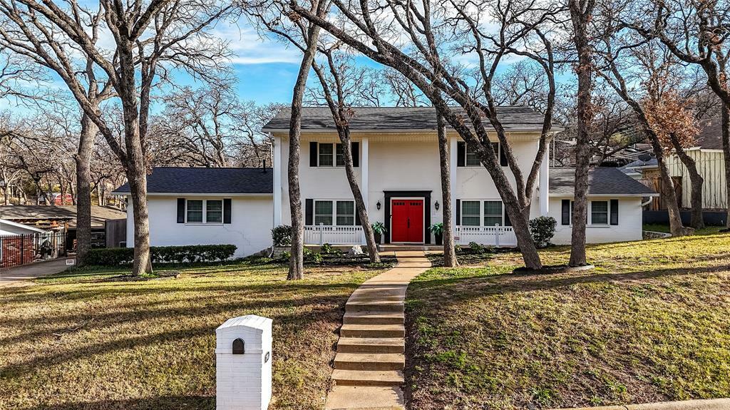 Property Photo: 2708 Oak Cliff Lane TX 76012
