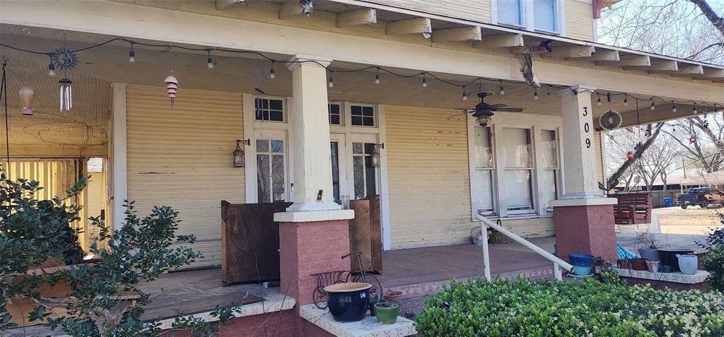 Property Photo:  309 W San Saba Street  TX 76693 