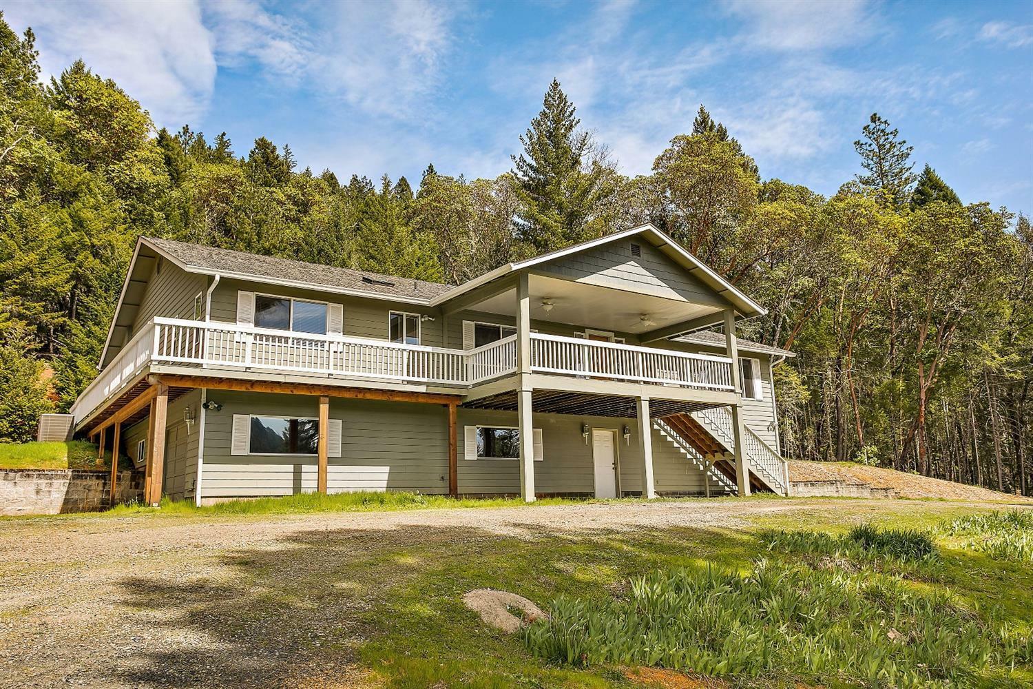 Property Photo: 701 Round Prairie Road OR 97543