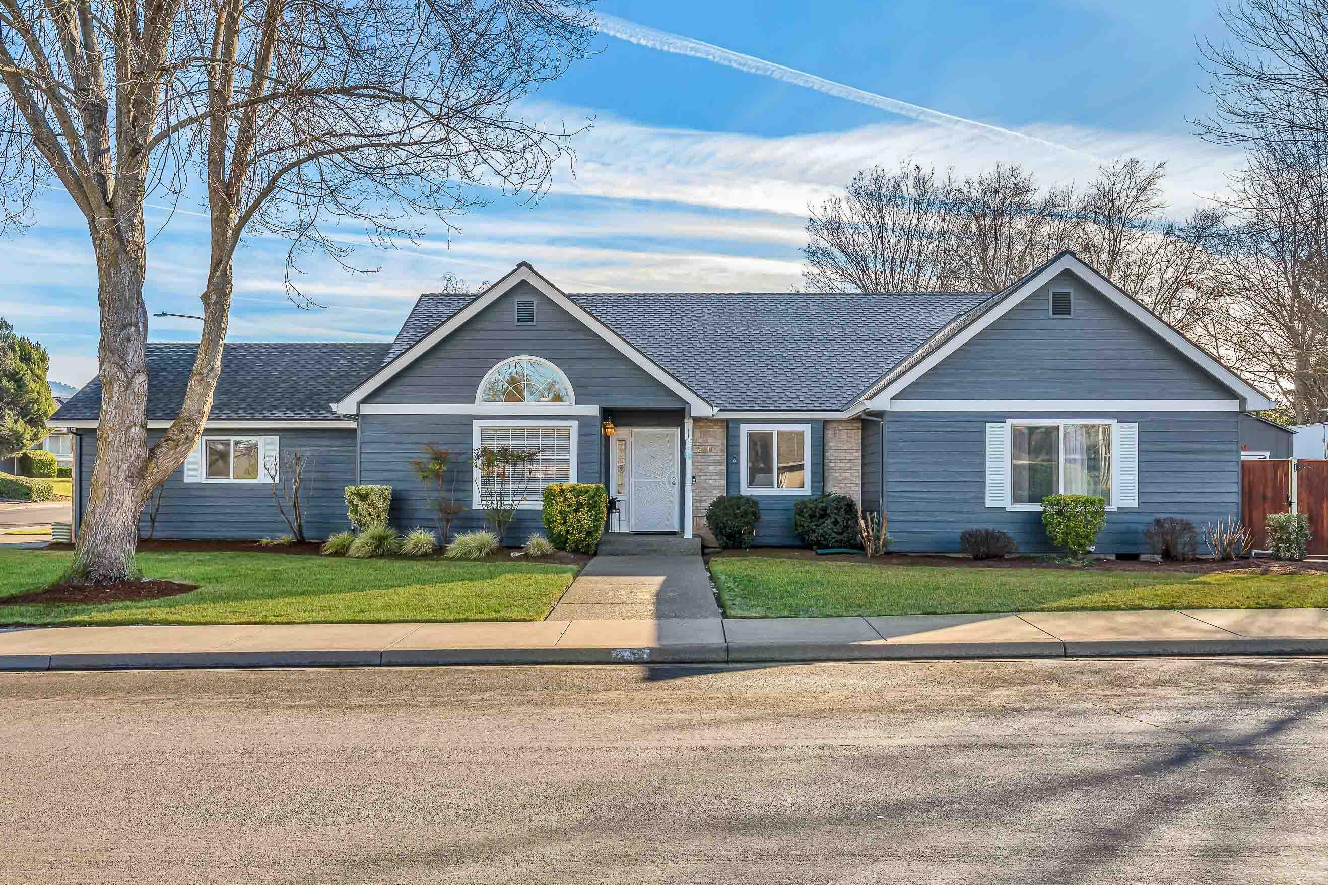 Property Photo: 2416 Greenridge Drive OR 97504