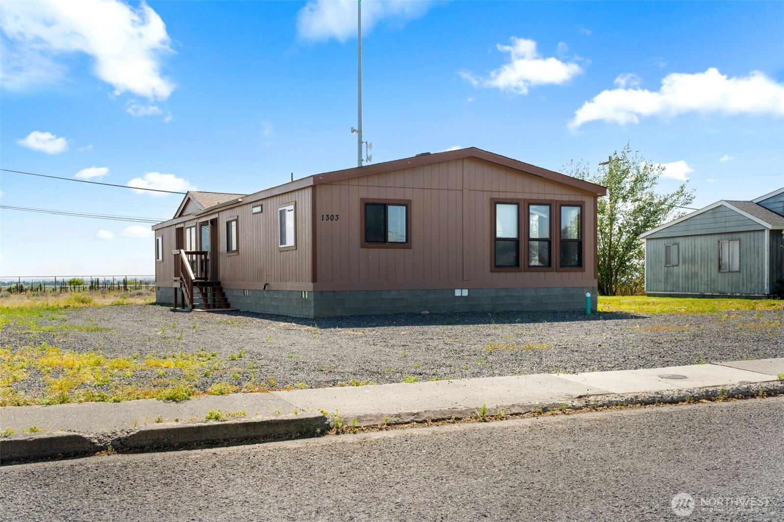 Property Photo:  1303  Craig Street W  WA 98837 
