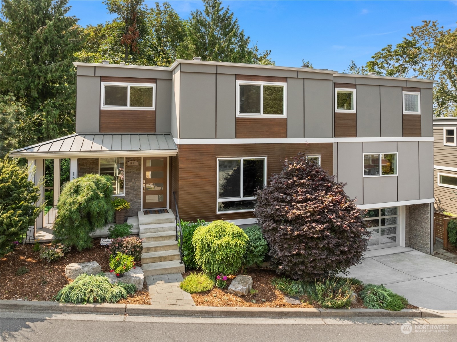 Property Photo:  1207  2nd Avenue  WA 98033 