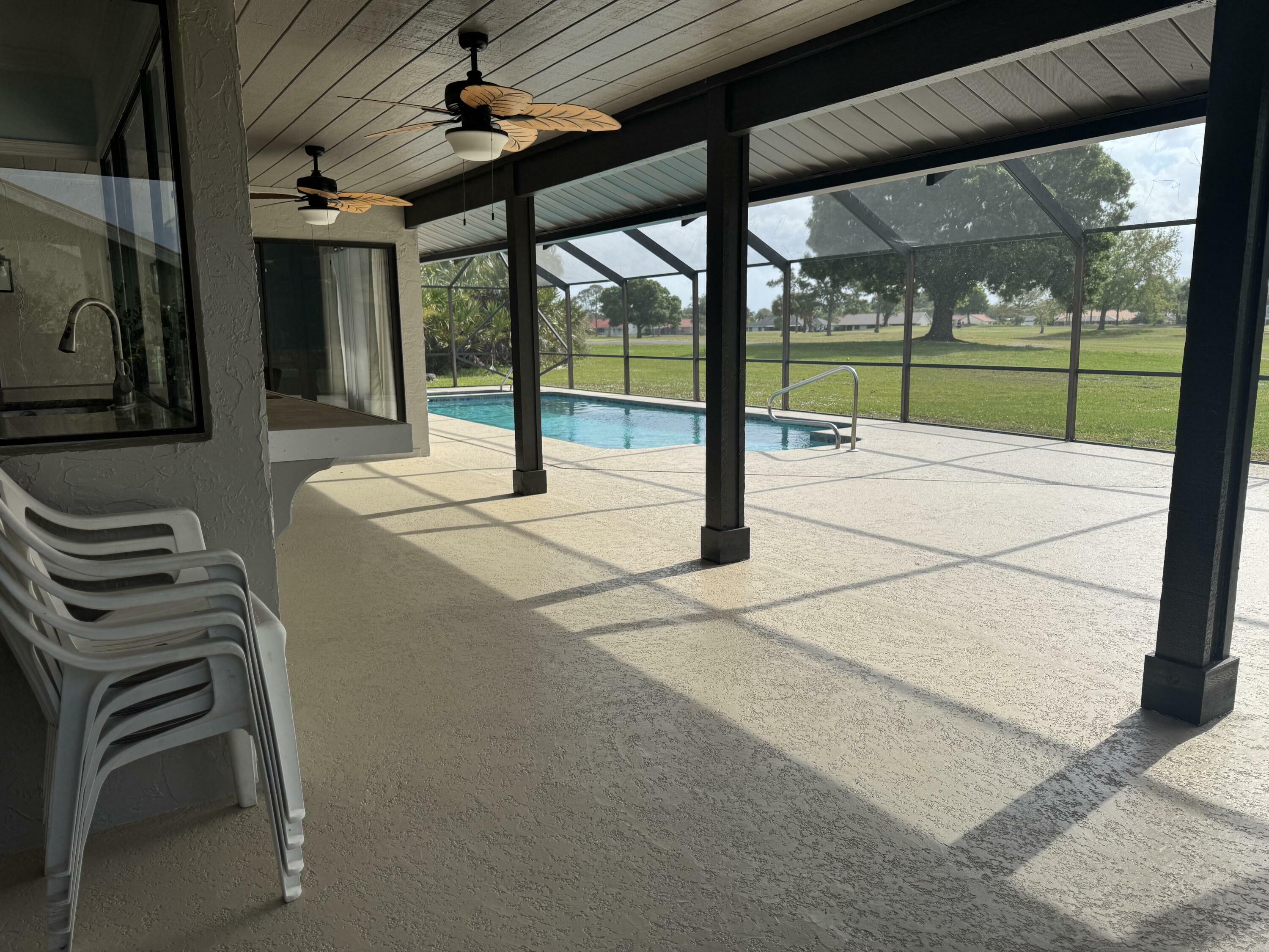 Property Photo: 2537 SE Morningside Boulevard FL 34952