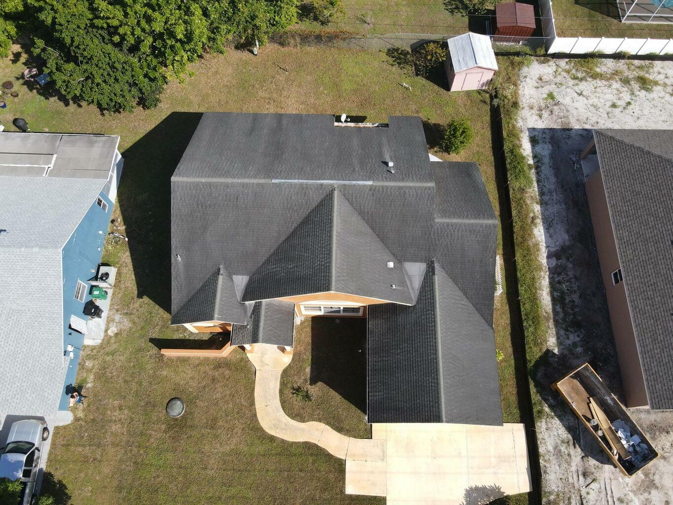 Property Photo: 2099 SE Floresta Drive FL 34984
