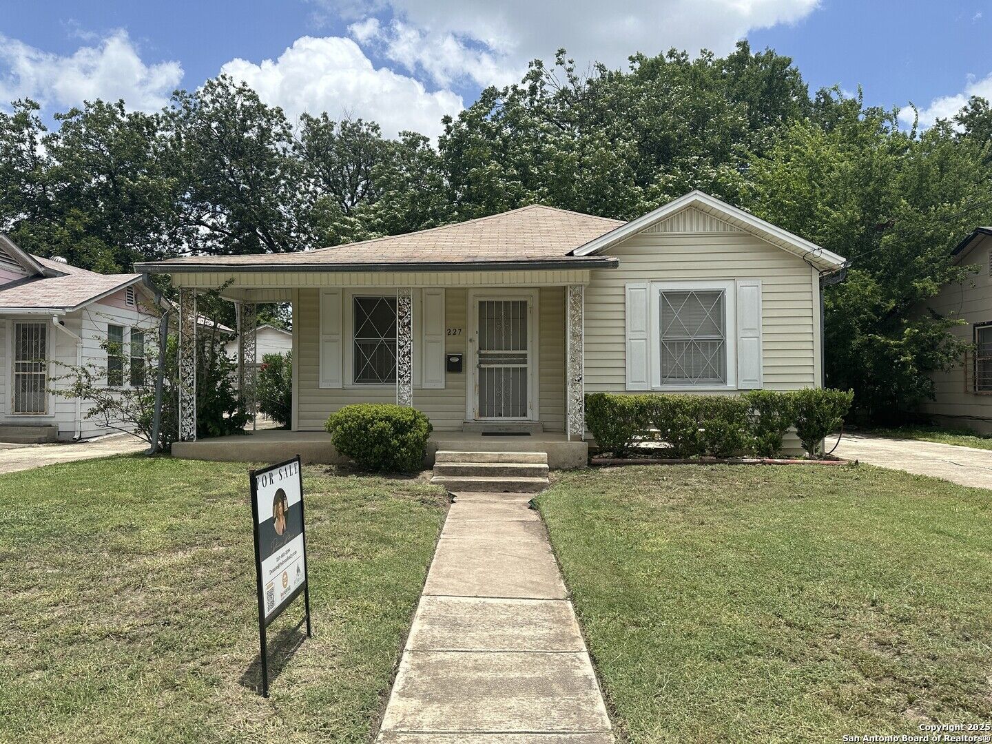 Property Photo: 227 Cavalier Ave TX 78225